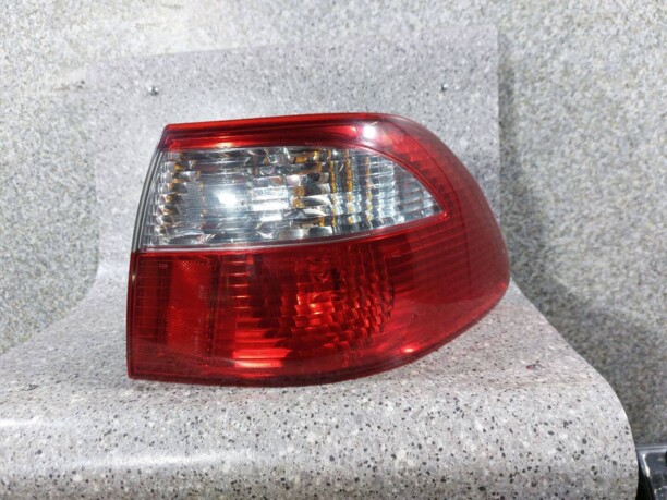 Задний правый фонарь в сборе для Mazda 626 GF · Рестайлинг 1999-2002