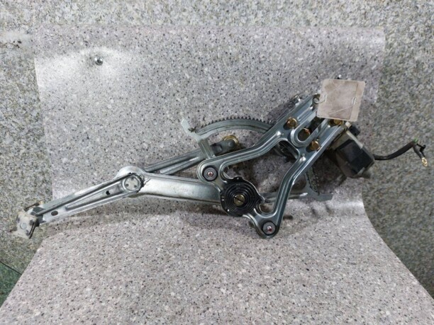 Механический стеклоподъемник для Mercedes-Benz E-Класс W124, S124, C124, A124 1984-1997