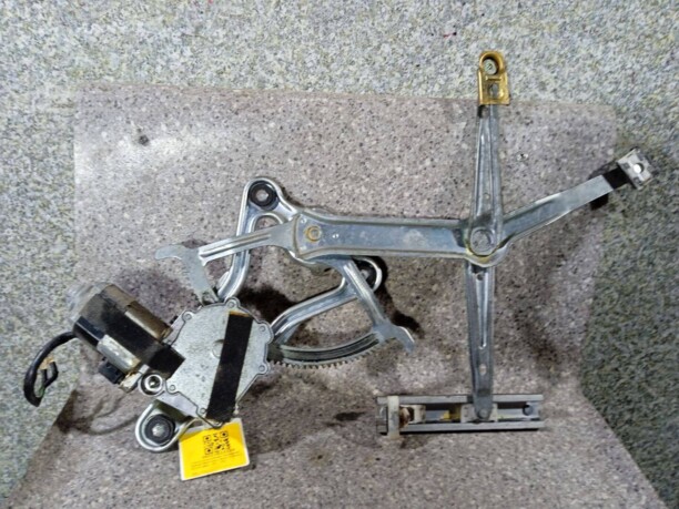 Механический стеклоподъемник для Mercedes-Benz E-Класс W124, S124, C124, A124 1984-1997