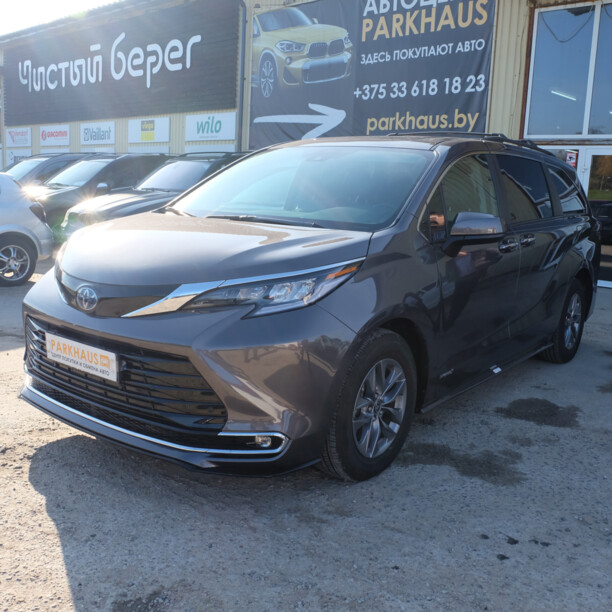 Toyota Sienna IV (XL40), 7 мест, 2021 г.