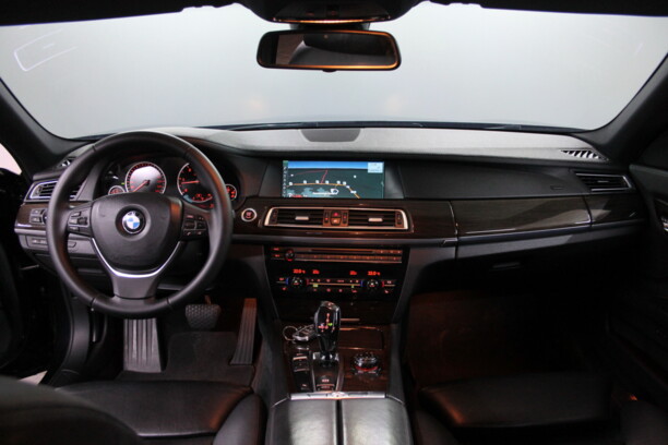 BMW 7 серия F01, F04, 2011 г.