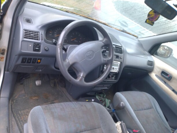 Toyota Picnic I, 7 мест, 2000 г.