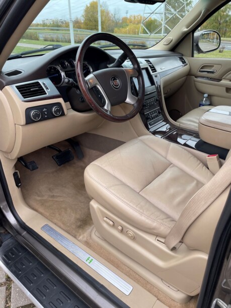 Cadillac Escalade III, 7 мест, 2010 г.