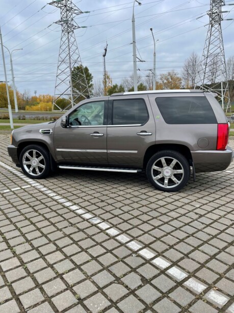 Cadillac Escalade III, 7 мест, 2010 г.