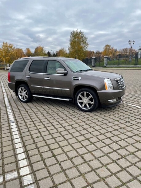 Cadillac Escalade III, 7 мест, 2010 г.