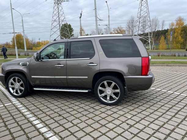 Cadillac Escalade III, 7 мест, 2010 г.