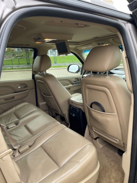 Cadillac Escalade III, 7 мест, 2010 г.