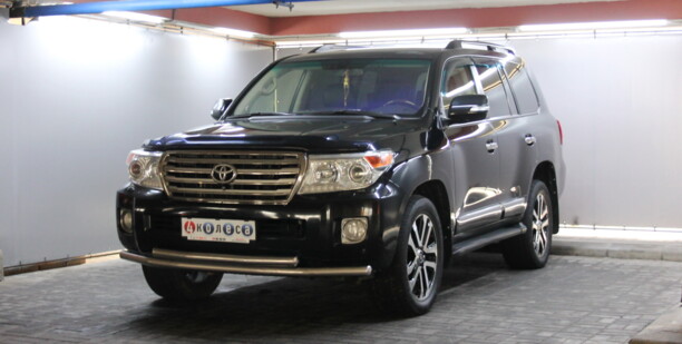 Toyota Land Cruiser J200 · Рестайлинг, 7 мест, 2012 г.