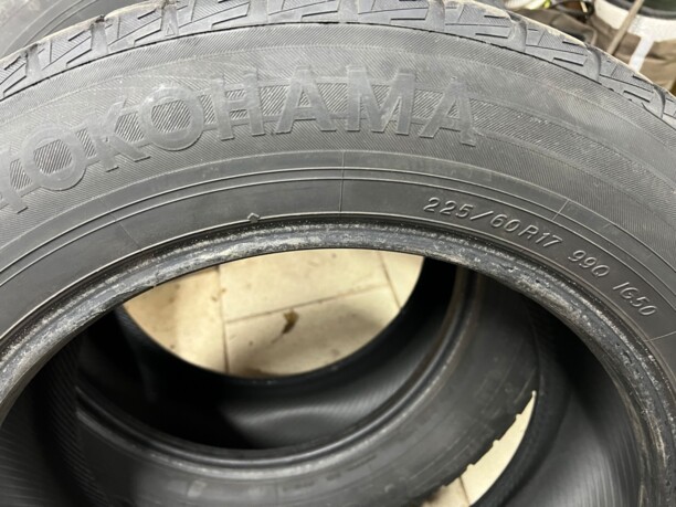 Легковые шины Yokohama 225/60 R17 2 шт.