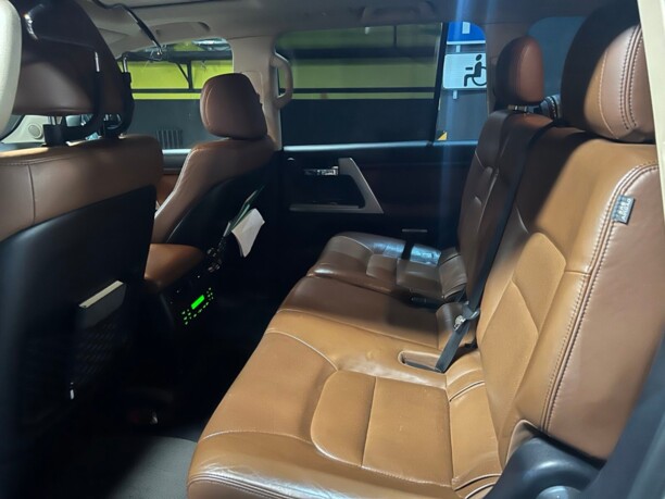 Toyota Land Cruiser J200 · Рестайлинг, 7 мест, 2014 г.