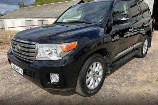 Toyota Land Cruiser J200 · Рестайлинг, 7 мест, 2012 г.