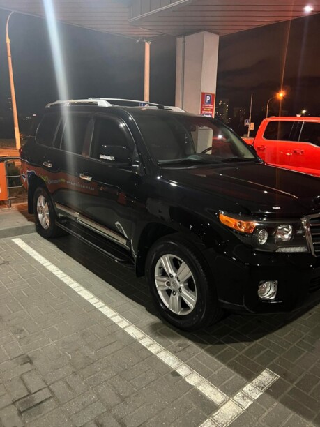 Toyota Land Cruiser J200 · Рестайлинг, 7 мест, 2014 г.
