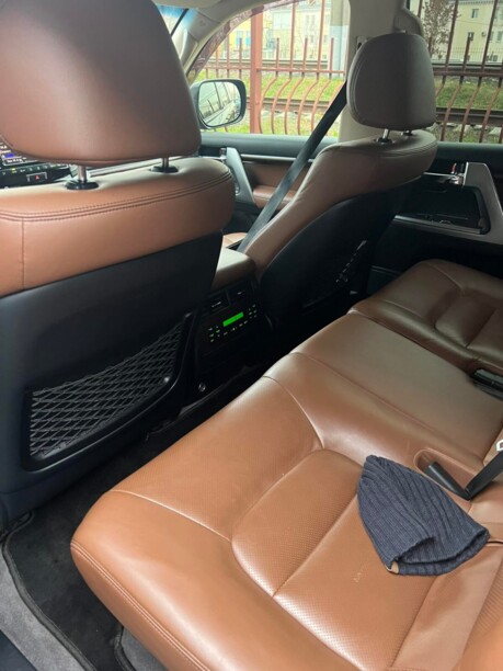 Toyota Land Cruiser J200 · Рестайлинг, 7 мест, 2014 г.