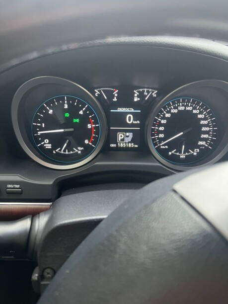 Toyota Land Cruiser J200 · Рестайлинг, 7 мест, 2014 г.