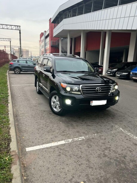 Toyota Land Cruiser J200 · Рестайлинг, 7 мест, 2014 г.