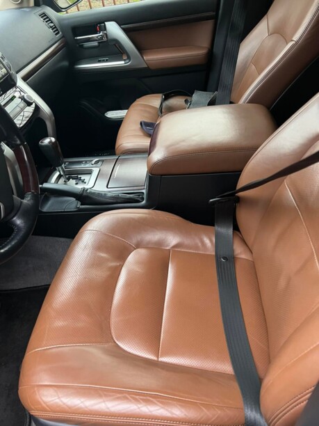 Toyota Land Cruiser J200 · Рестайлинг, 7 мест, 2014 г.