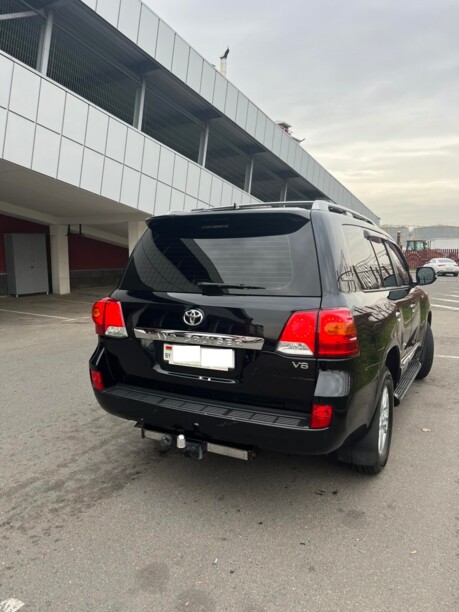 Toyota Land Cruiser J200 · Рестайлинг, 7 мест, 2014 г.