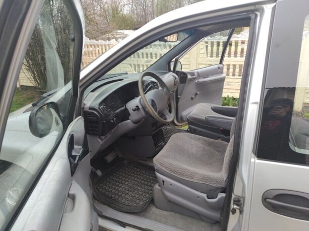Dodge Caravan III, 7 мест, 2000 г.