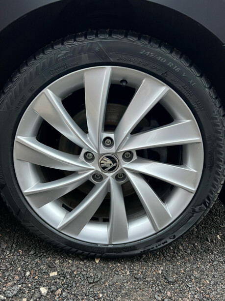 оригинальные skoda 8x18 5x112 4 шт.