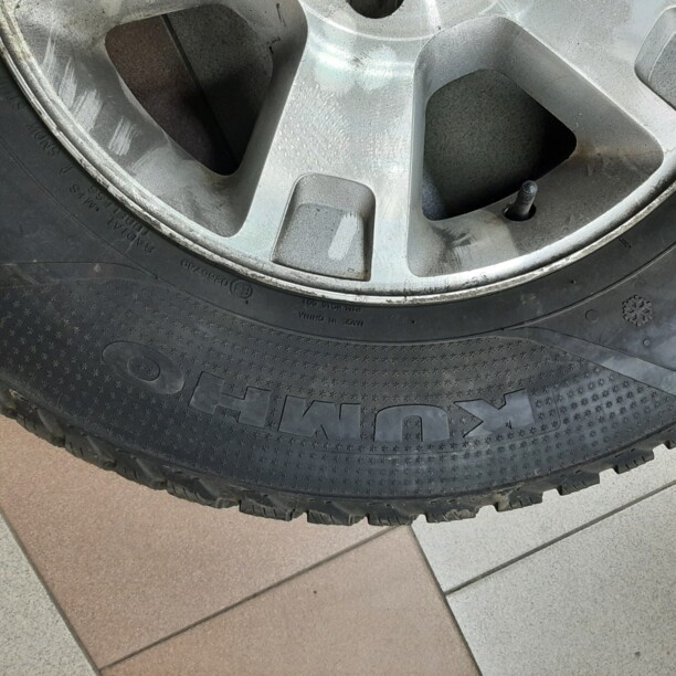 Легковые шины Kumho 265/65 R17 4 шт.