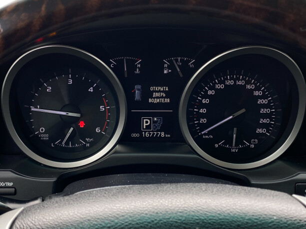 Toyota Land Cruiser J200 · Рестайлинг, 7 мест, 2014 г.