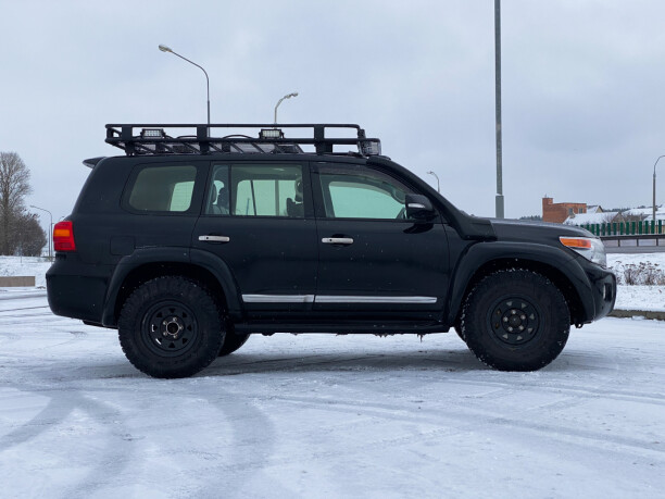 Toyota Land Cruiser J200 · Рестайлинг, 7 мест, 2014 г.