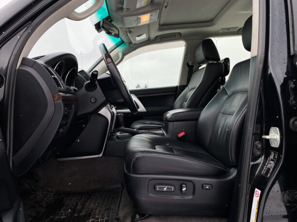 Toyota Land Cruiser J200 · Рестайлинг, 7 мест, 2014 г.