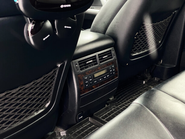 Toyota Land Cruiser J200 · Рестайлинг, 7 мест, 2014 г.