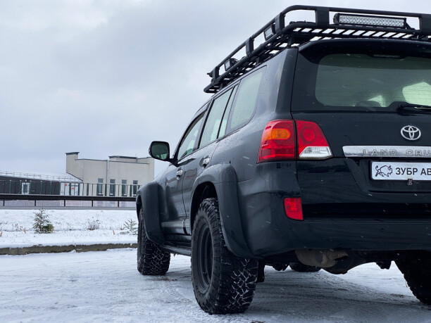 Toyota Land Cruiser J200 · Рестайлинг, 7 мест, 2014 г.