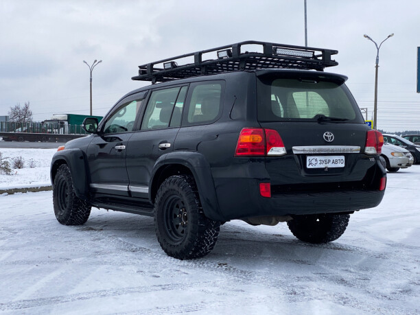 Toyota Land Cruiser J200 · Рестайлинг, 7 мест, 2014 г.