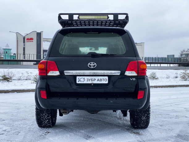 Toyota Land Cruiser J200 · Рестайлинг, 7 мест, 2014 г.