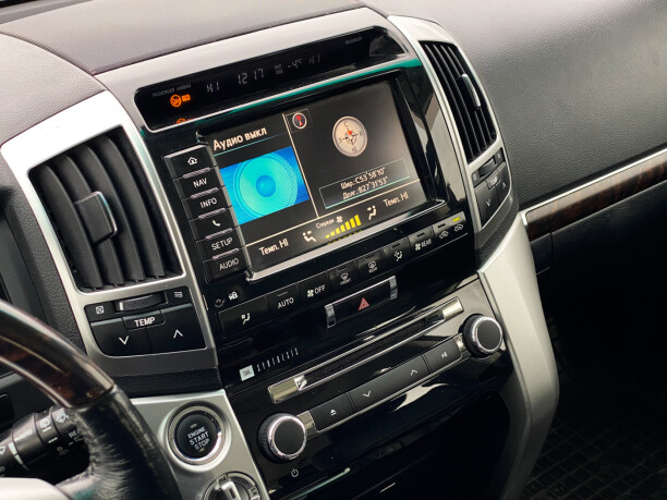 Toyota Land Cruiser J200 · Рестайлинг, 7 мест, 2014 г.