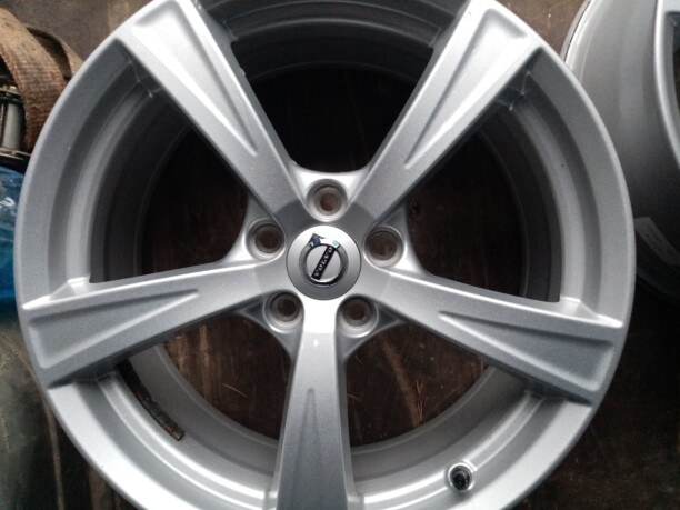Volvo 8x18 5x108 4 шт.