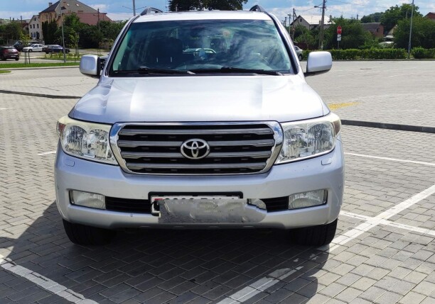 Toyota Land Cruiser J200, 7 мест, 2008 г.