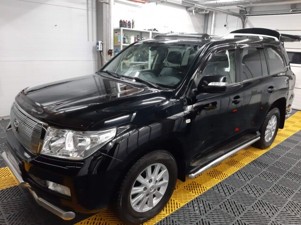 Toyota Land Cruiser J200, 7 мест, 2011 г.