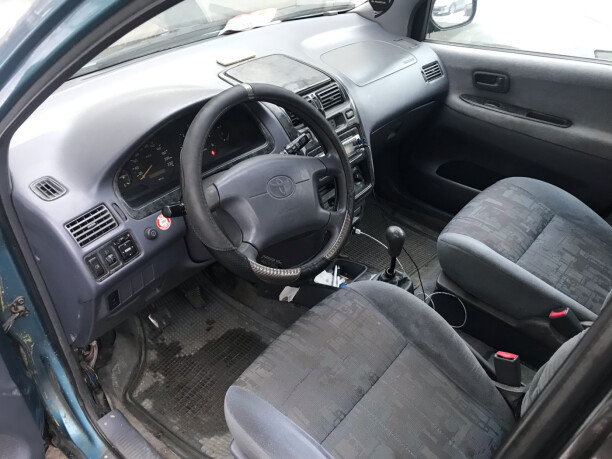 Toyota Picnic I, 7 мест, 1999 г.