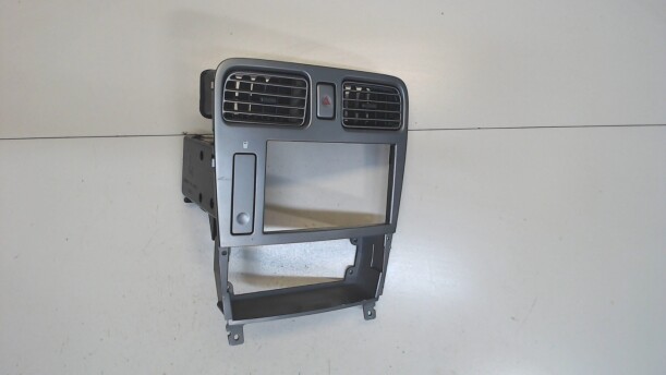 Рамка под магнитолу для Subaru Forester II 2002 - 2005