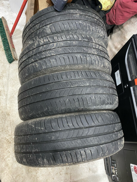 Легковые шины Michelin 215/60 R16 4 шт.