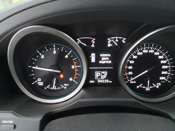 Toyota Land Cruiser J200 · Рестайлинг, 7 мест, 2012 г.