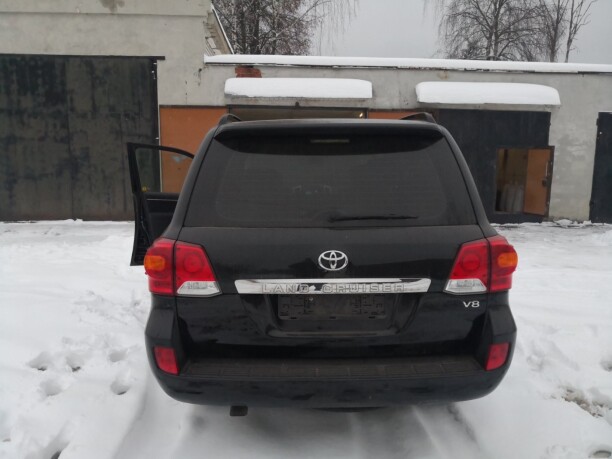 Toyota Land Cruiser J200 · Рестайлинг, 7 мест, 2012 г.