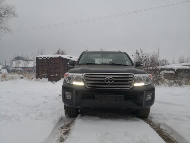 Toyota Land Cruiser J200 · Рестайлинг, 7 мест, 2012 г.