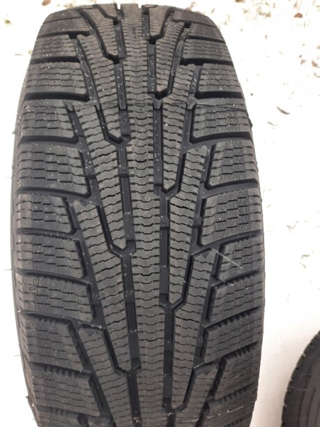 Легковые шины Nokian 215/70 R16 4 шт.