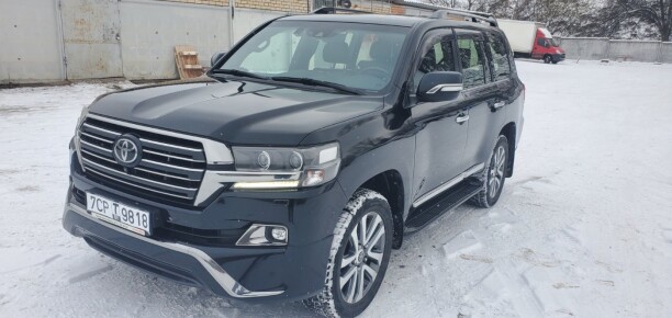 Toyota Land Cruiser J200 · 2-й рестайлинг, 7 мест, 2017 г.