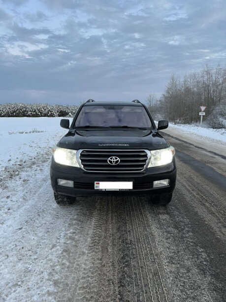 Toyota Land Cruiser J200, 7 мест, 2011 г.