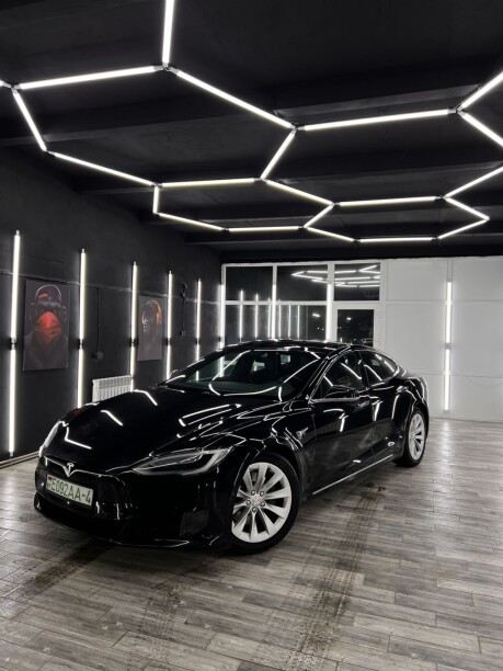 Tesla Model S I · Рестайлинг, 2017 г.