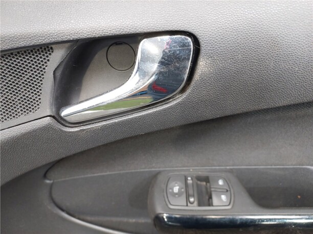 Дверь боковая для Opel Corsa D 2006-2011