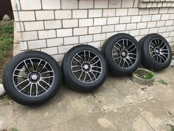 Vossen 8x18 5x114.3 4 шт.