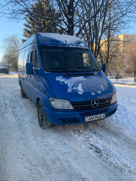 Mercedes-Benz Sprinter 2.2 объем , цельно-металлический , 2000 г.