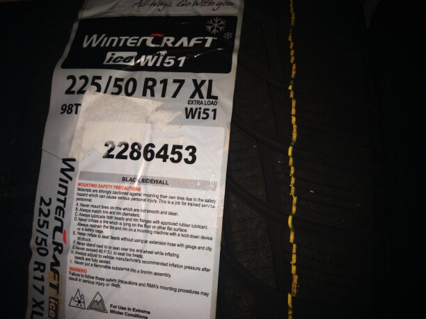 Легковые шины Kumho WinterCraft Wi51 225/50R17 98T 225/50 R17 2 шт.