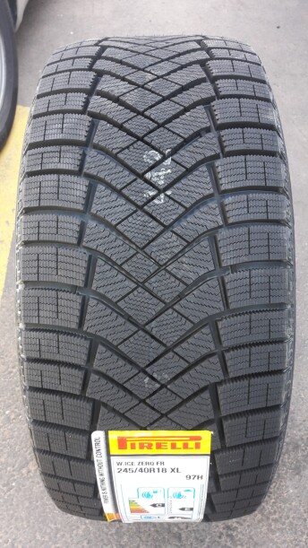 Легковые шины Pirelli Ice Zero Friction 235/65 R18 4 шт.